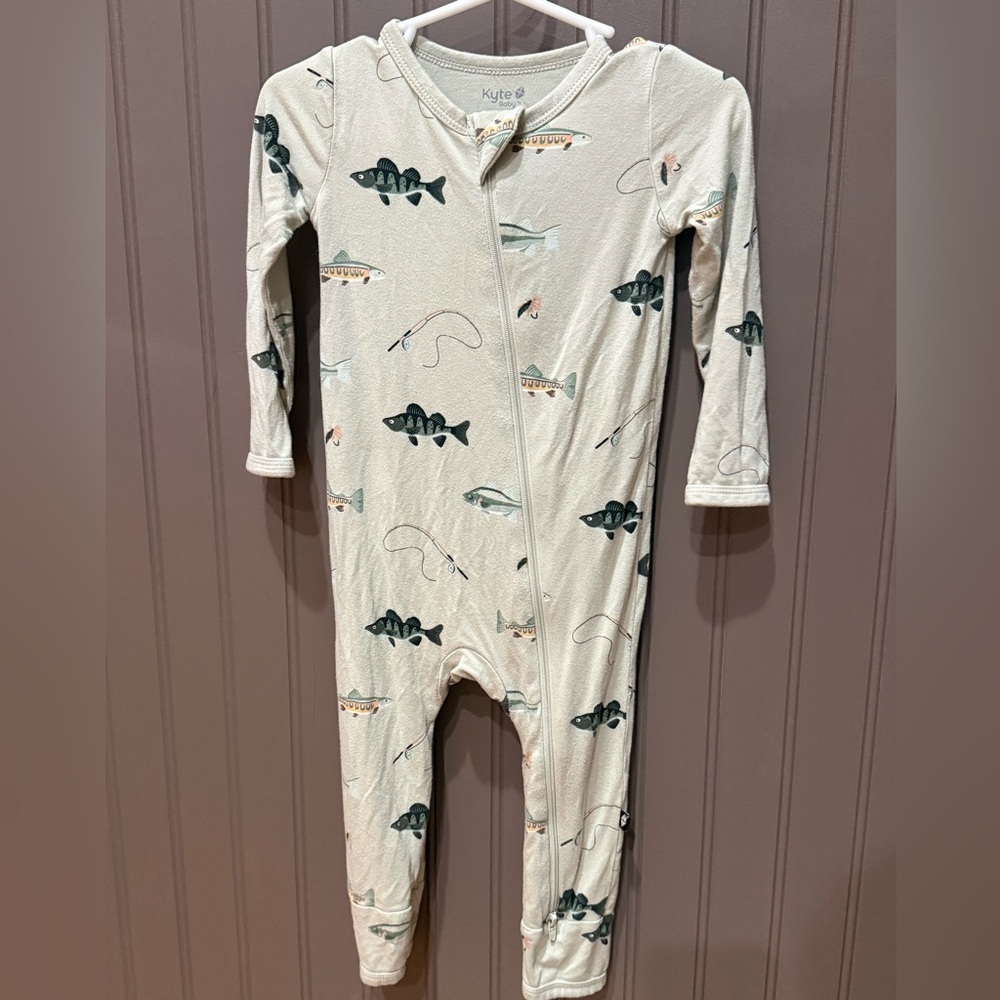 Kyte BABY Fish Print Footie Pajama - Cream and Green